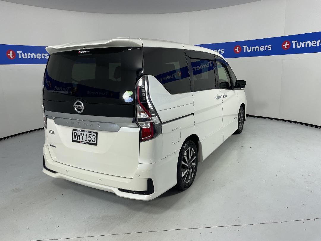 Photo '7' of Nissan Serena Photo '7' of Nissan Serena