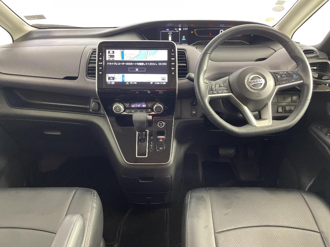 Photo '18' of Nissan Serena Photo '18' of Nissan Serena