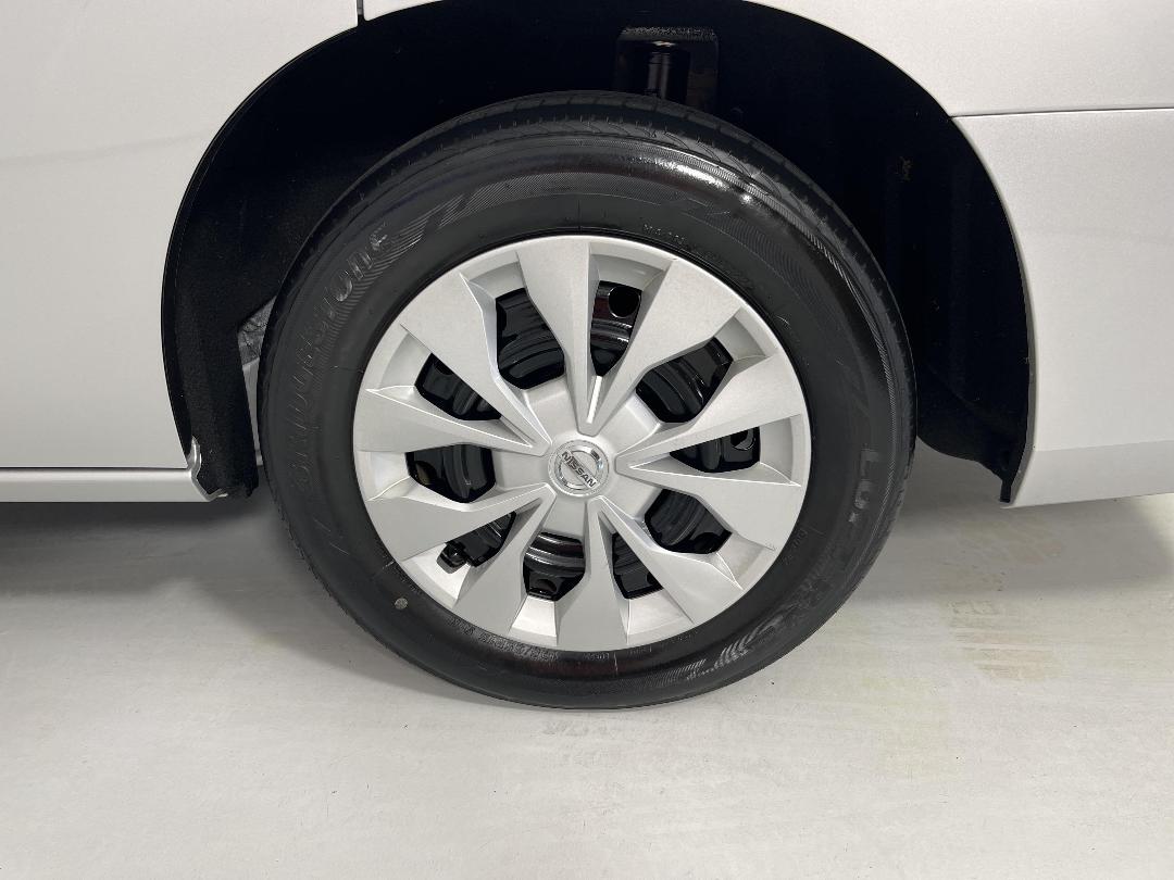 Photo '11' of Nissan Serena