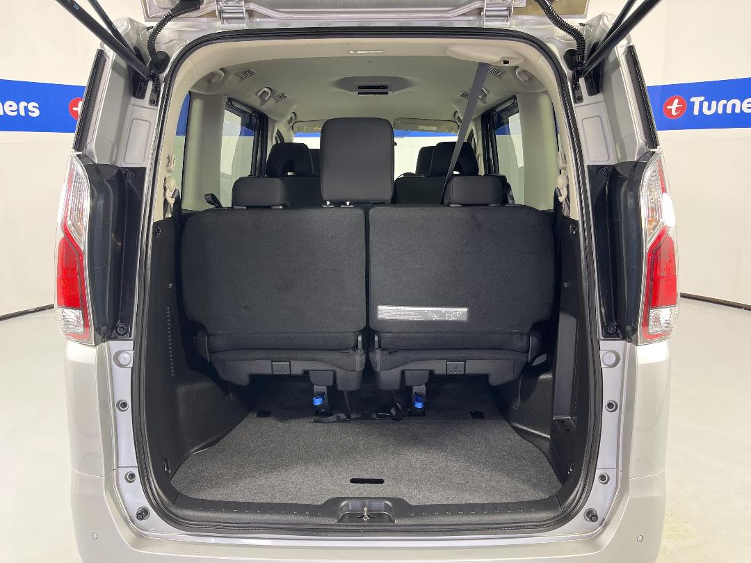 Photo '14' of Nissan Serena