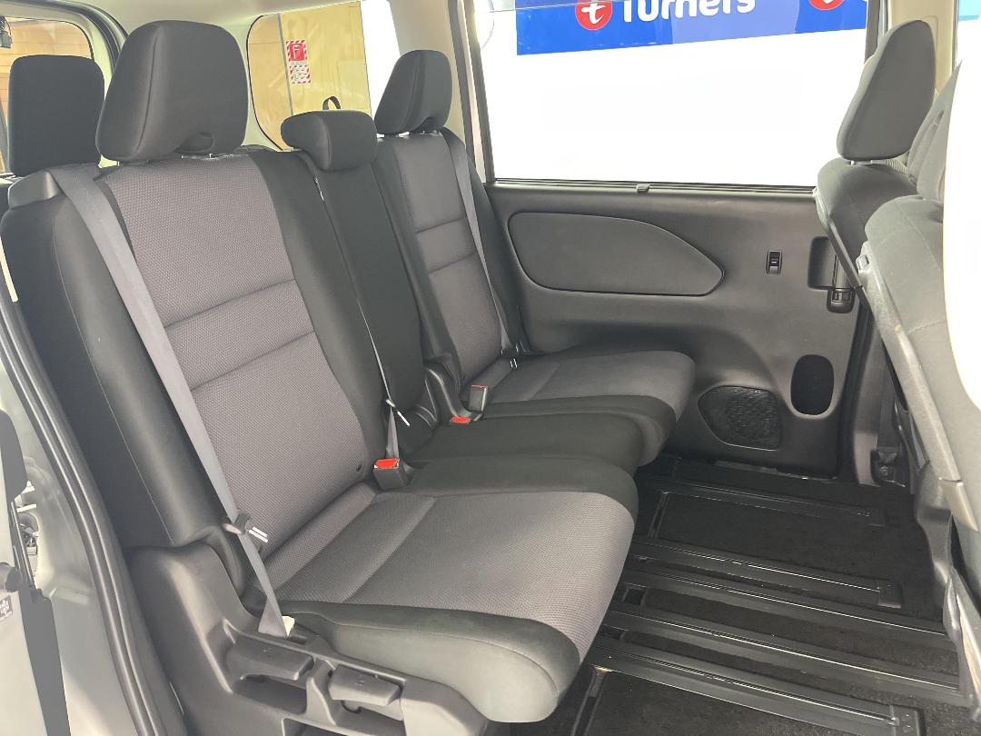 Photo '19' of Nissan Serena