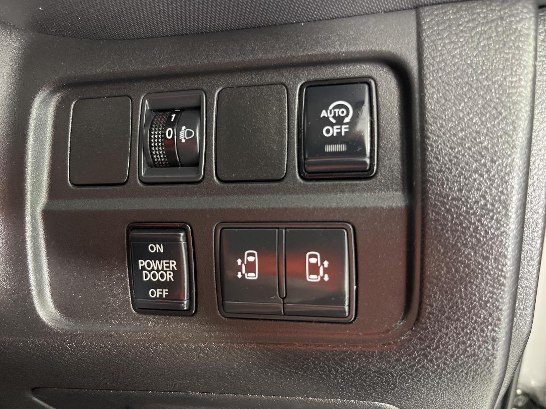 Photo '26' of Nissan Serena