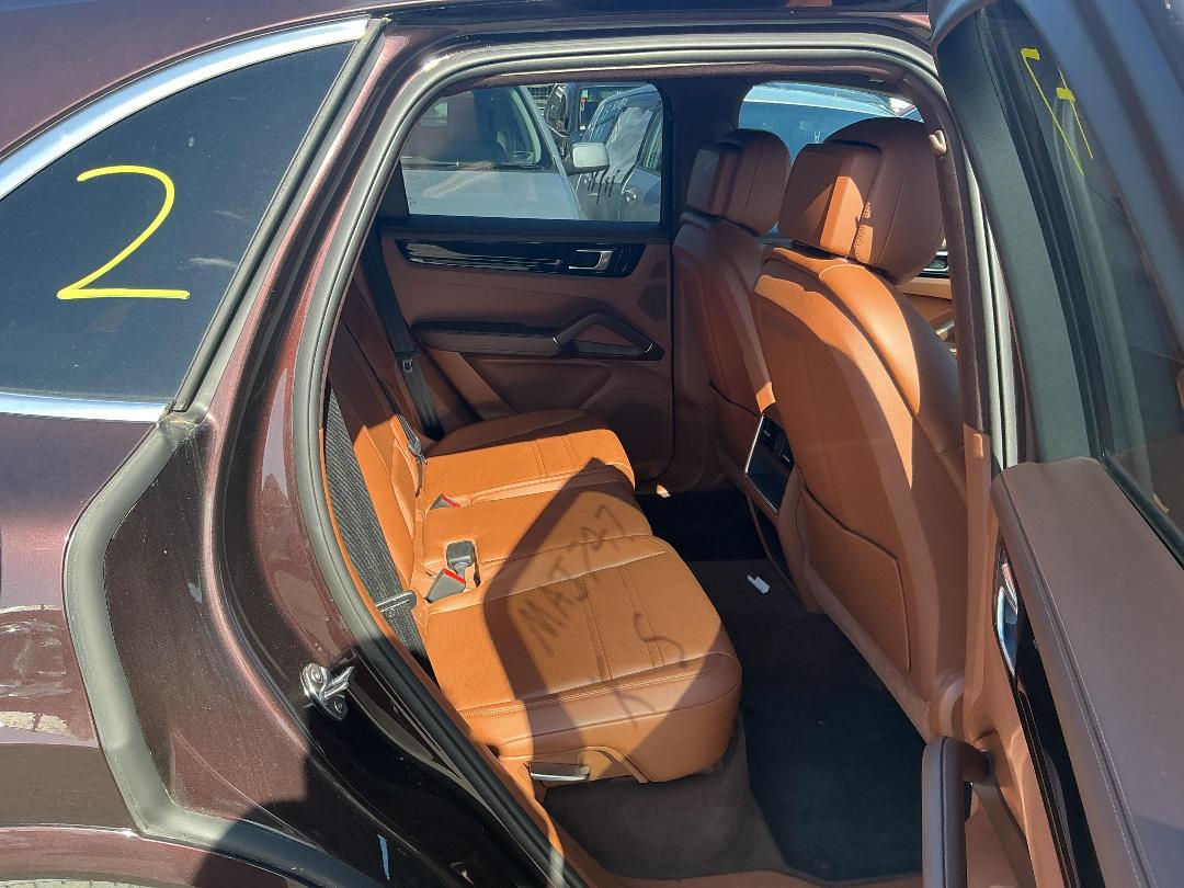 Photo '15' of Porsche Cayenne Photo '15' of Porsche Cayenne