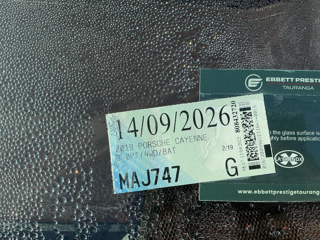 Photo '18' of Porsche Cayenne Photo '18' of Porsche Cayenne