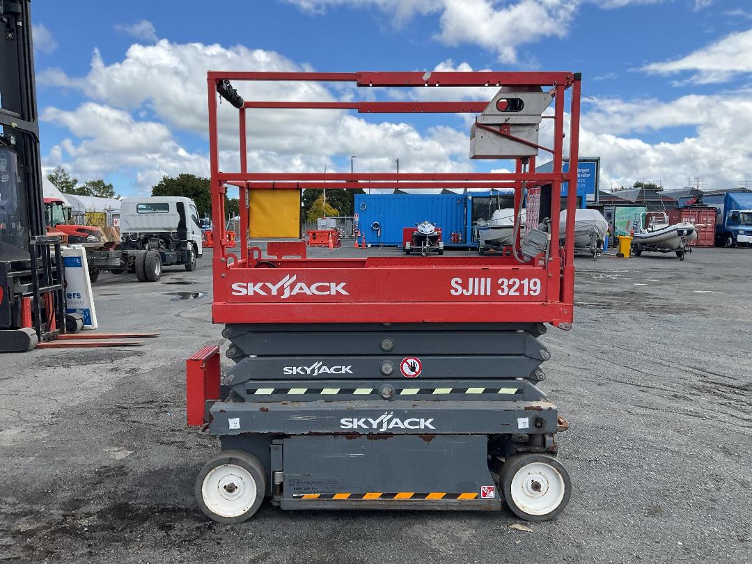 Photo '3' of SkyJack SJIII3219 Scissor Lift