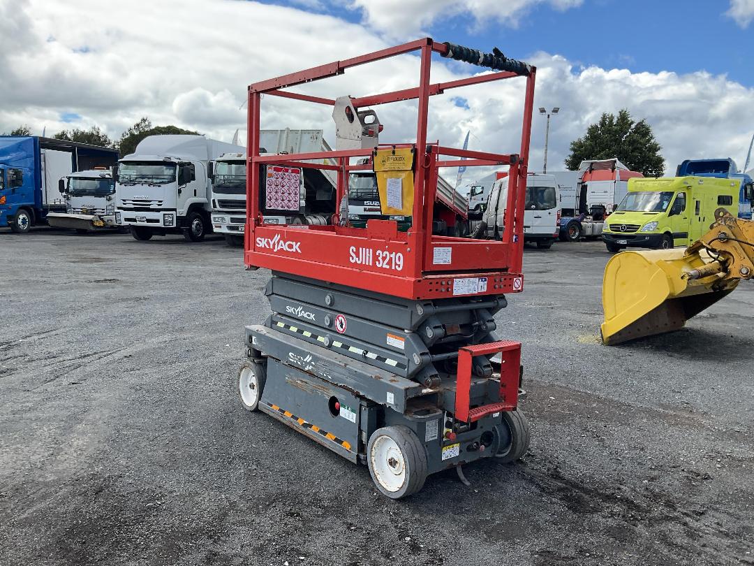 Photo '6' of SkyJack SJIII3219 Scissor Lift