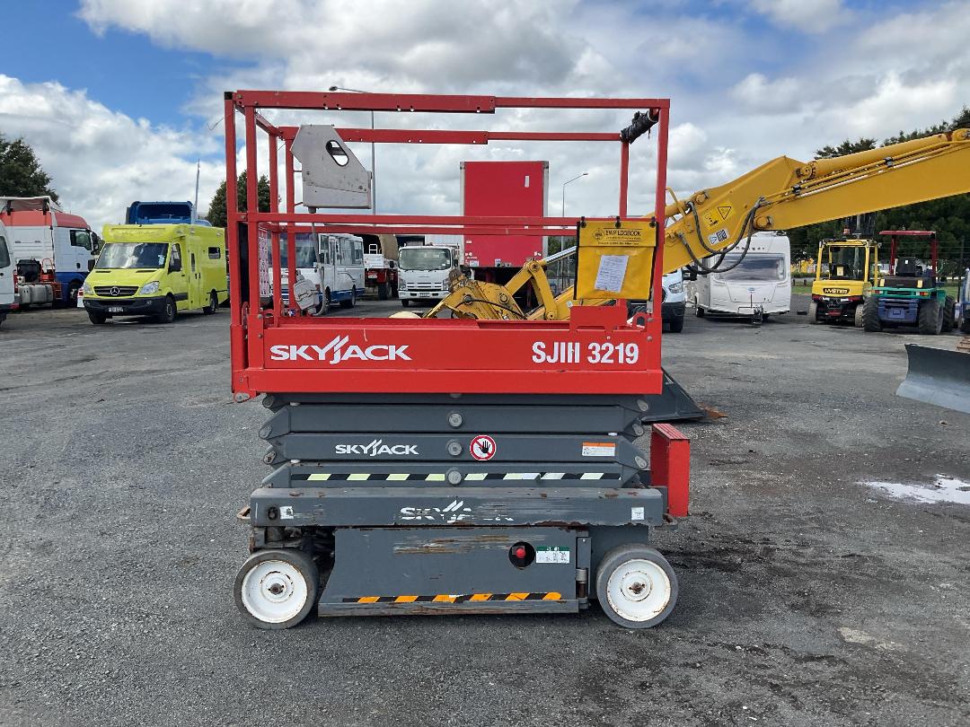 Photo '7' of SkyJack SJIII3219 Scissor Lift