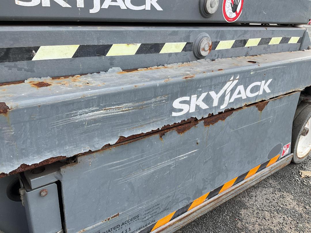 Photo '12' of SkyJack SJIII3219 Scissor Lift