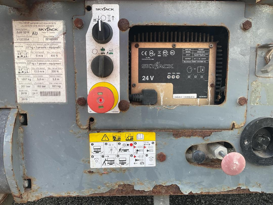 Photo '13' of SkyJack SJIII3219 Scissor Lift