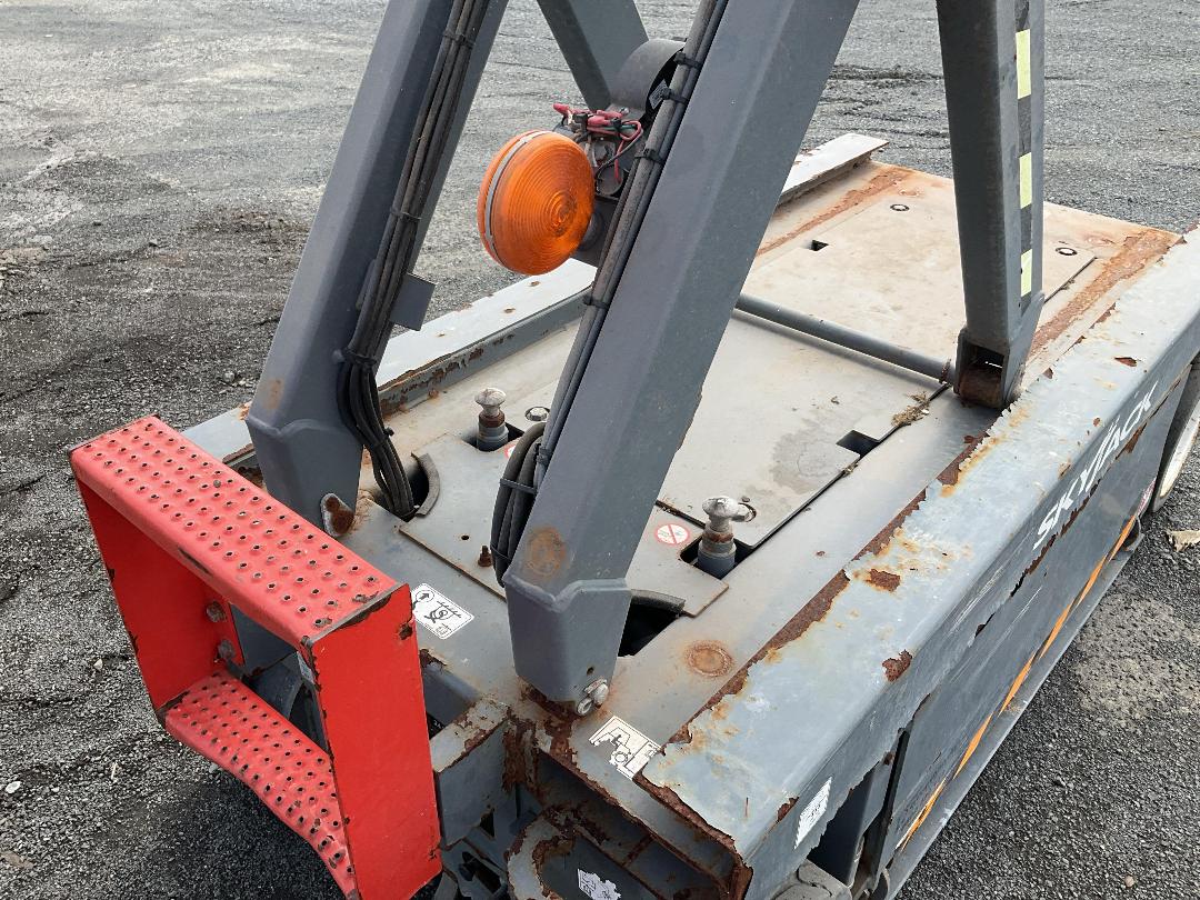 Photo '19' of SkyJack SJIII3219 Scissor Lift
