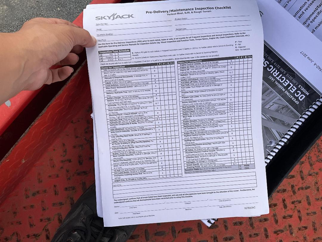 Photo '24' of SkyJack SJIII3219 Scissor Lift