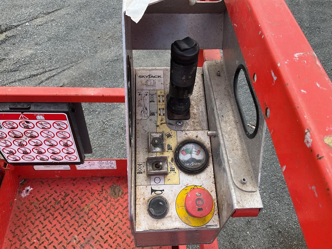 Photo '23' of SkyJack SJIII3219 Scissor Lift