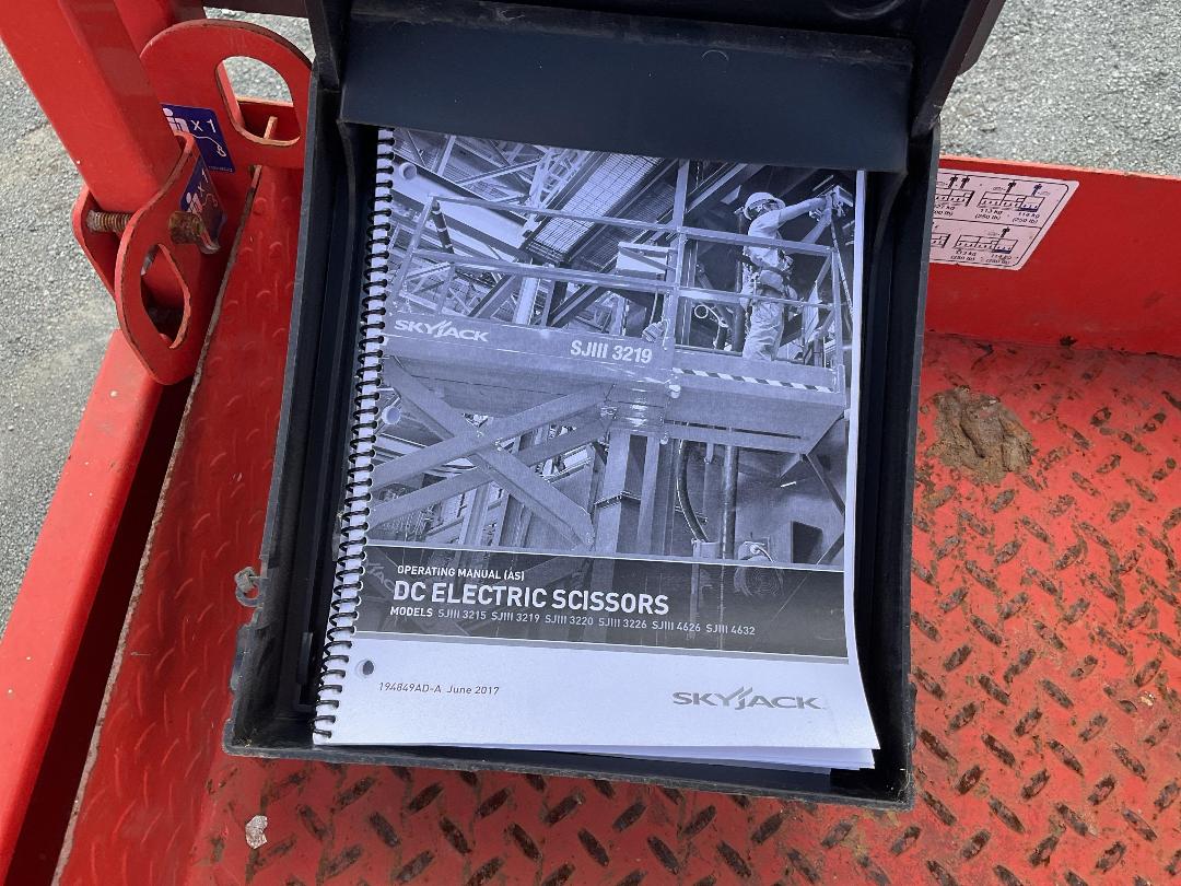 Photo '25' of SkyJack SJIII3219 Scissor Lift