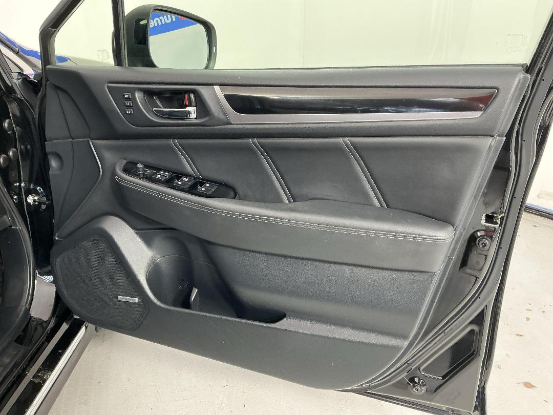 Photo '15' of Subaru Legacy