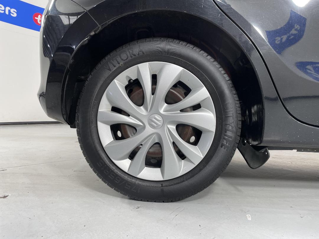 Photo '12' of Suzuki Swift