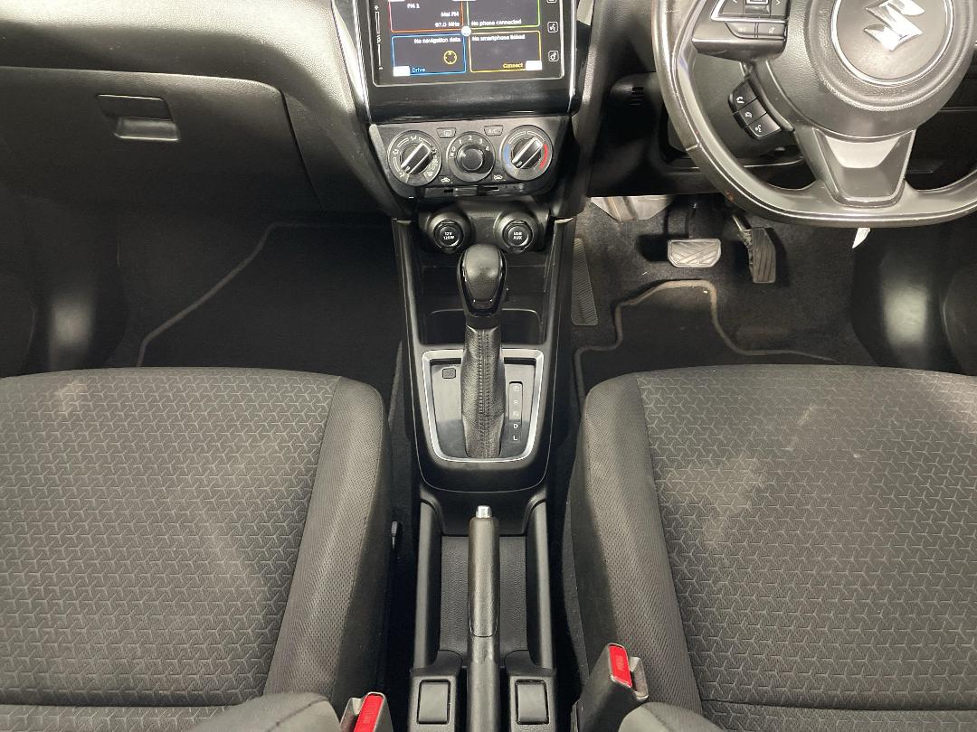 Photo '18' of Suzuki Swift