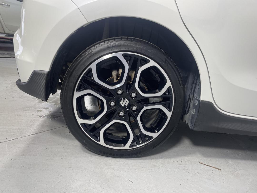 Photo '12' of Suzuki Swift