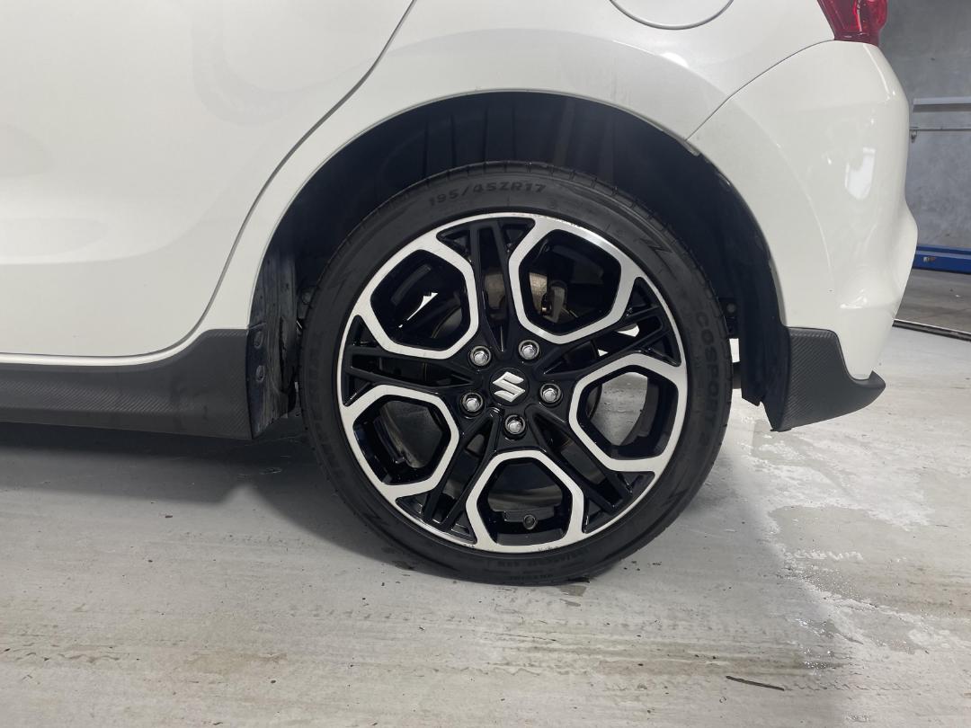 Photo '11' of Suzuki Swift