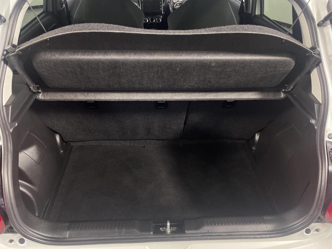 Photo '14' of Suzuki Swift