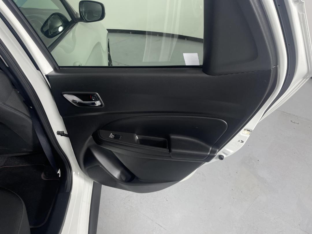 Photo '19' of Suzuki Swift