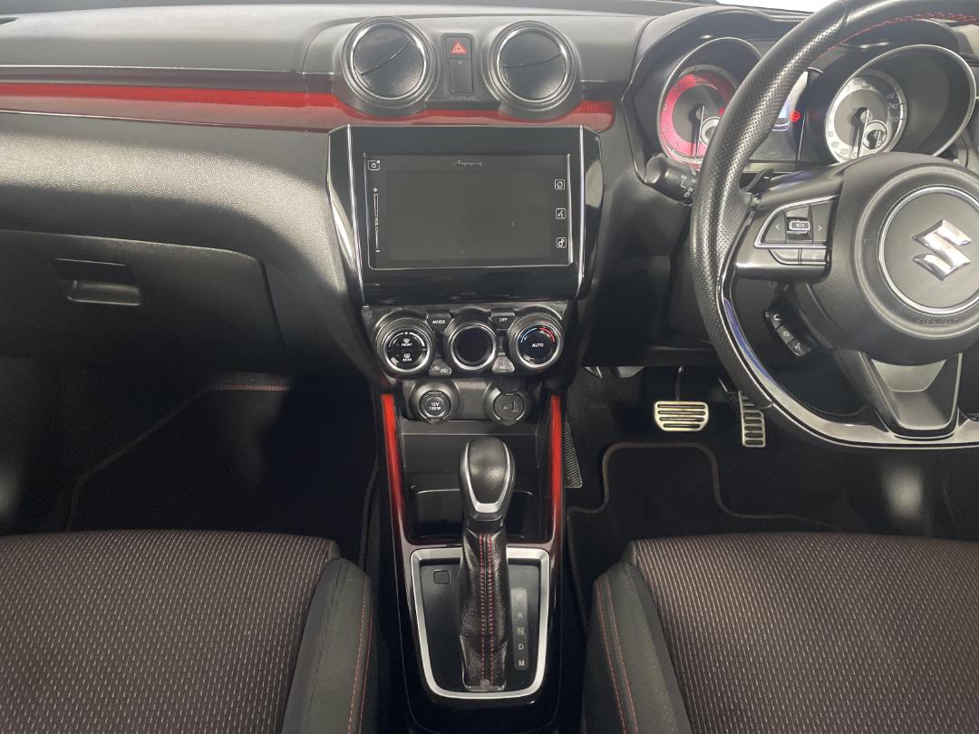 Photo '18' of Suzuki Swift