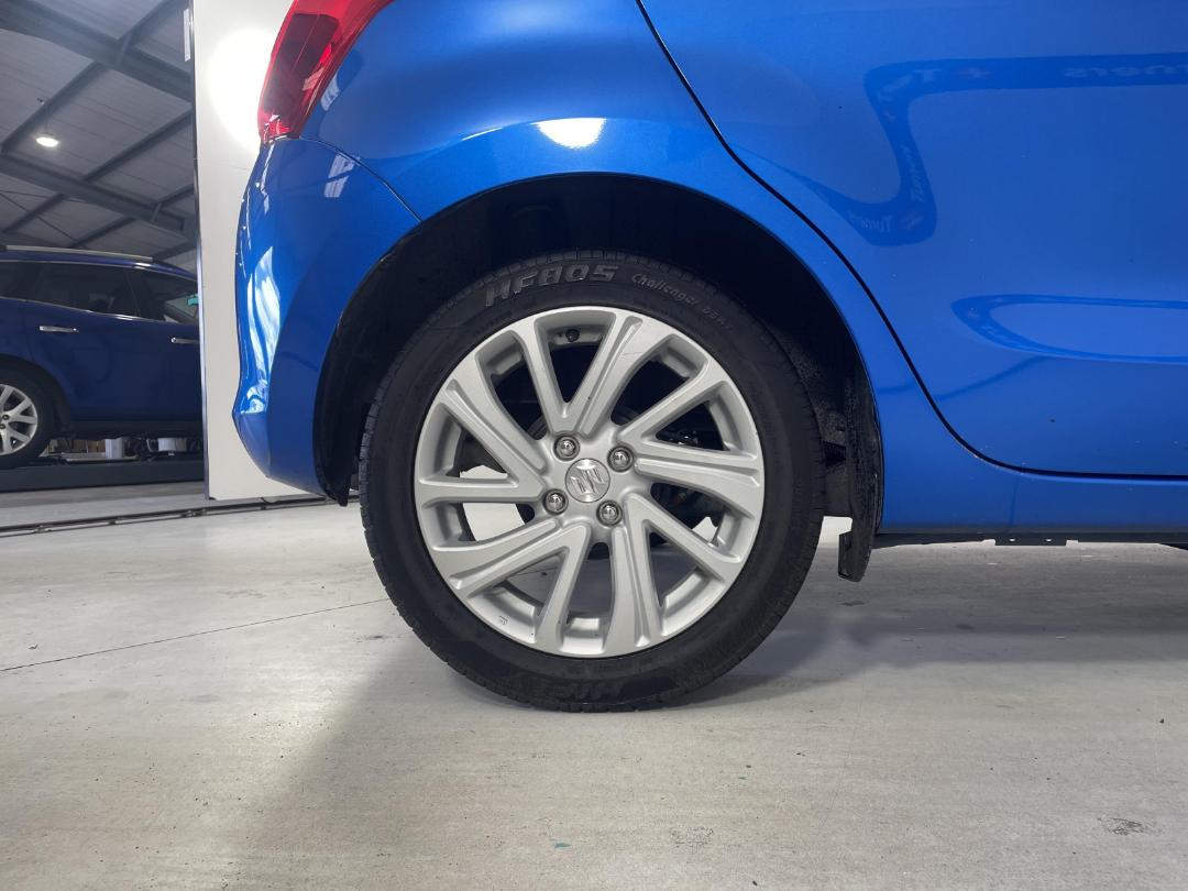 Photo '12' of Suzuki Swift