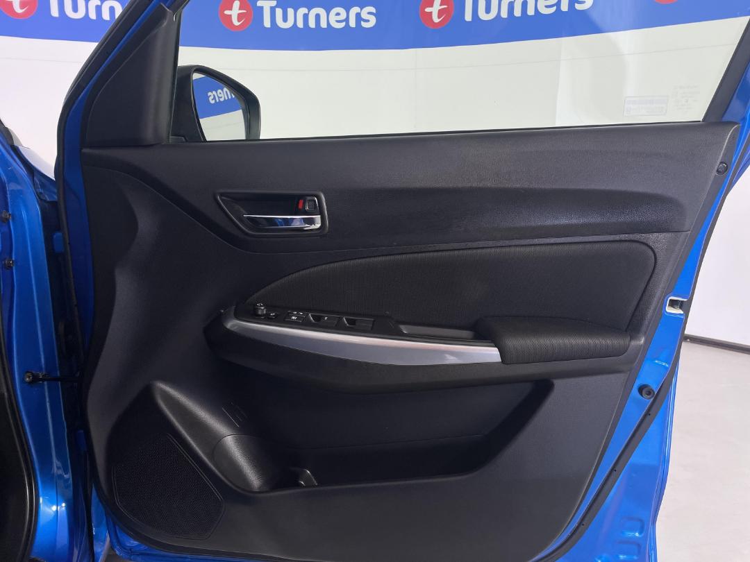 Photo '15' of Suzuki Swift