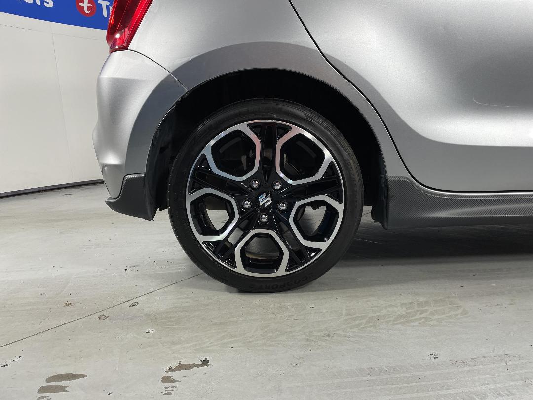 Photo '12' of Suzuki Swift