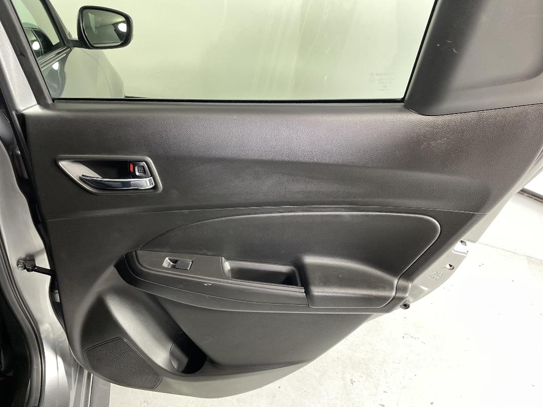 Photo '19' of Suzuki Swift