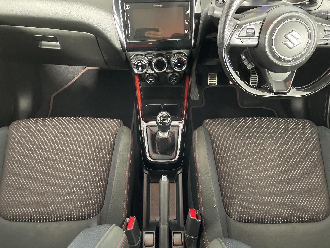 Photo '18' of Suzuki Swift