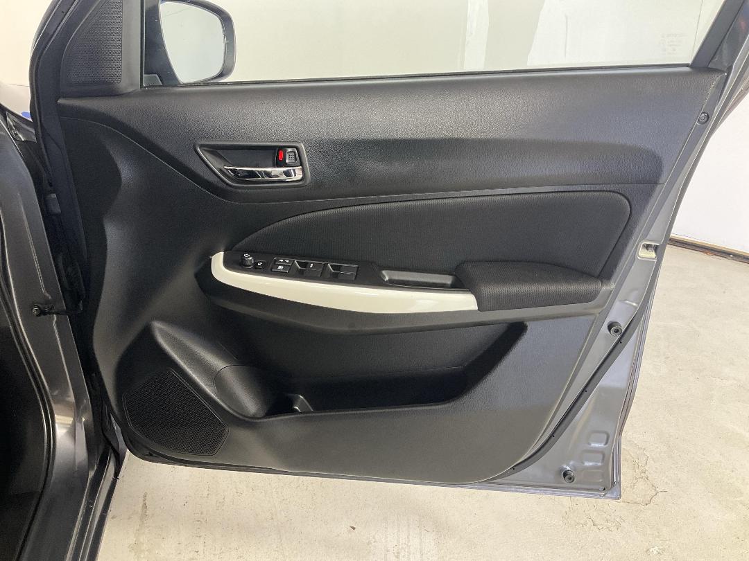 Photo '15' of Suzuki Swift Photo '15' of Suzuki Swift