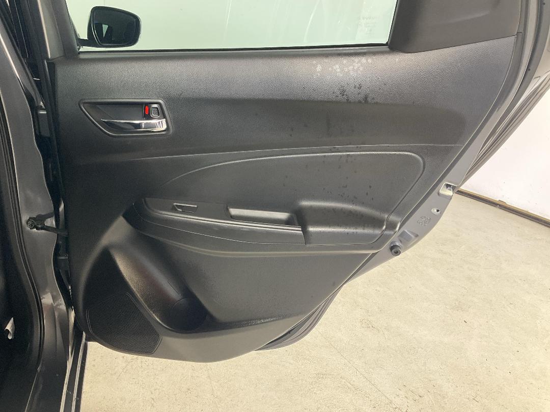 Photo '19' of Suzuki Swift Photo '19' of Suzuki Swift