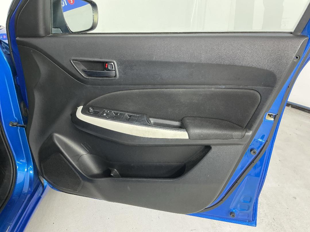 Photo '15' of Suzuki Swift Photo '15' of Suzuki Swift