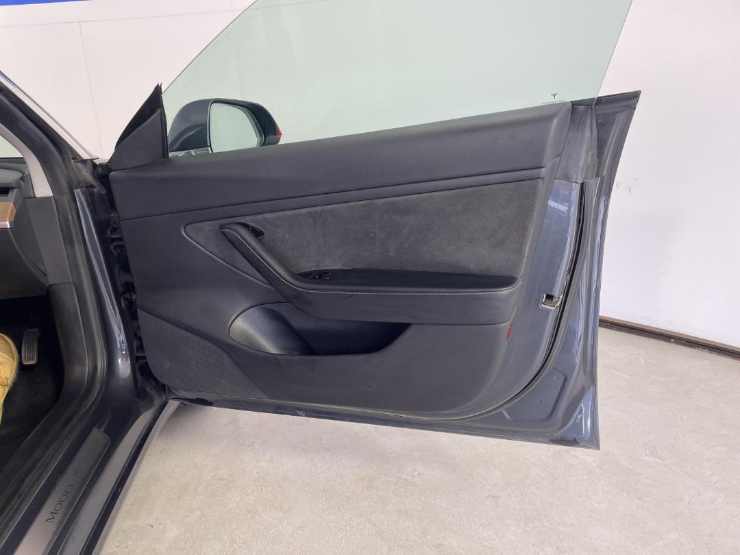 Photo '15' of Tesla Model 3 Photo '15' of Tesla Model 3