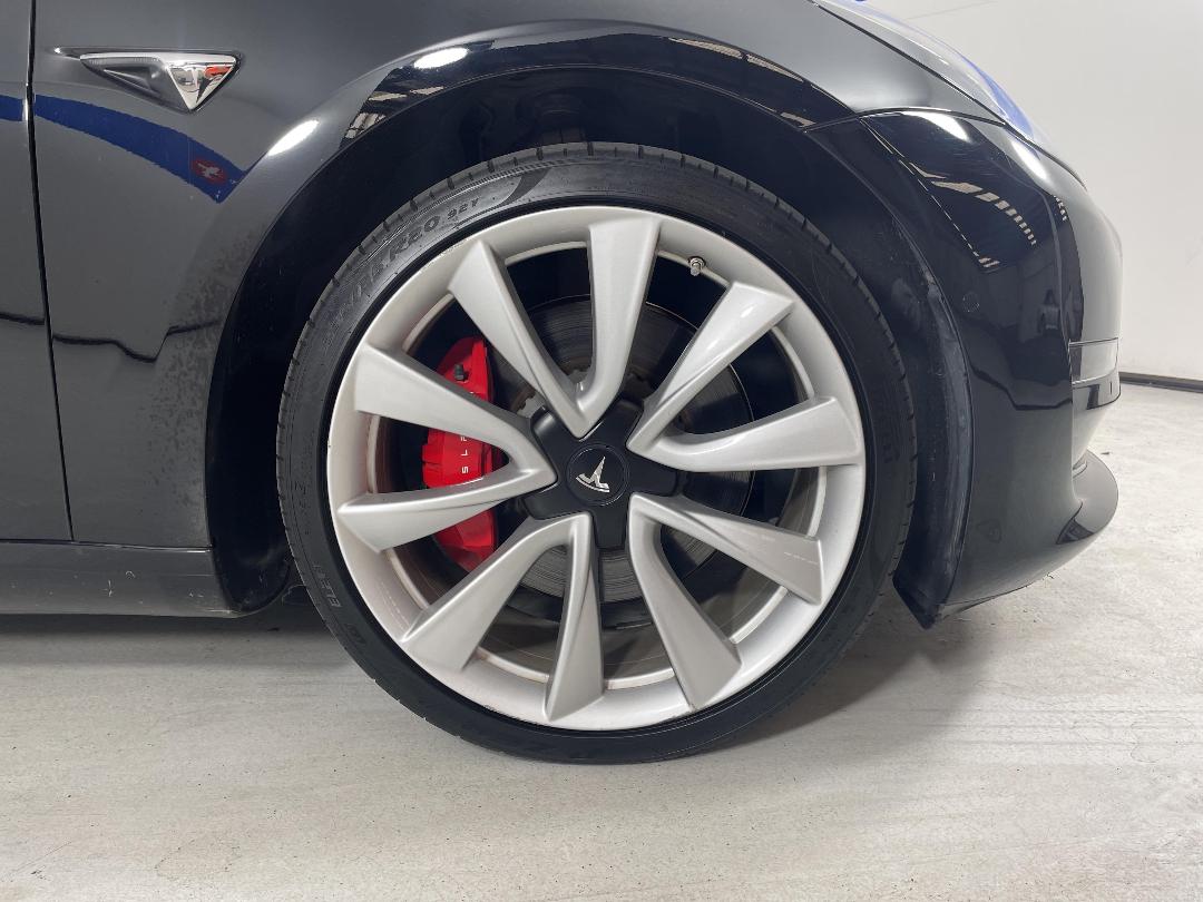 Photo '9' of Tesla Model 3