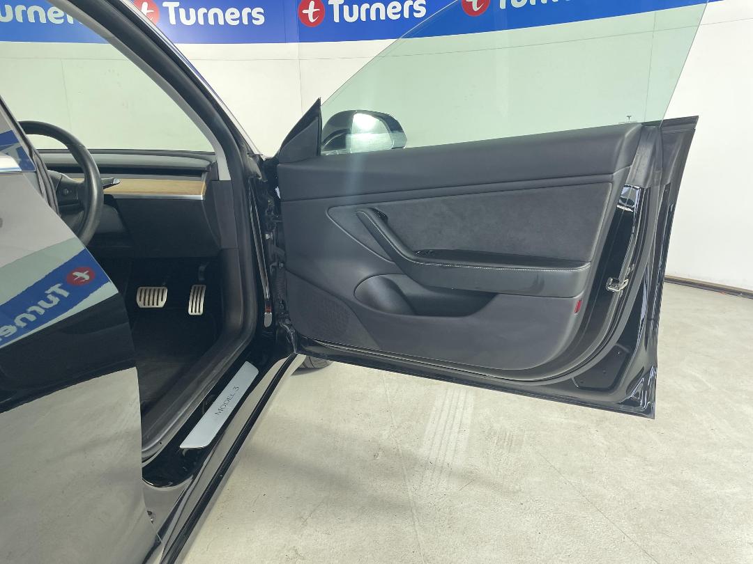 Photo '13' of Tesla Model 3