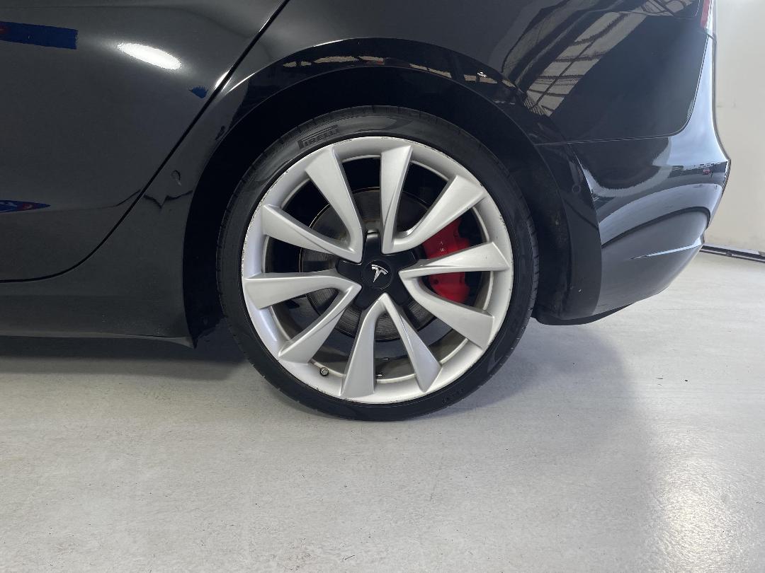 Photo '11' of Tesla Model 3