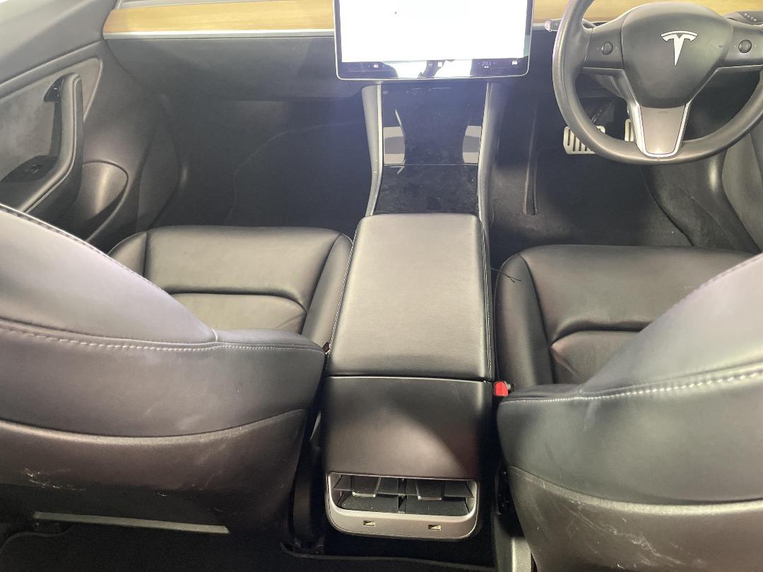 Photo '18' of Tesla Model 3