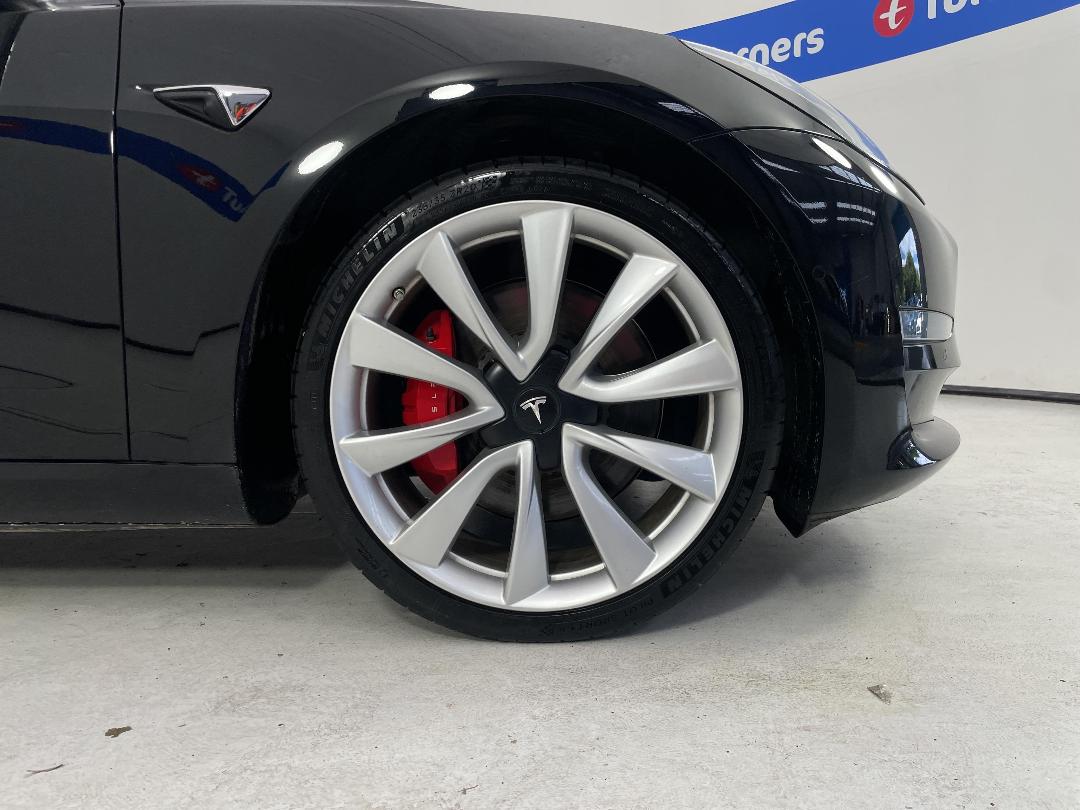 Photo '9' of Tesla Model 3