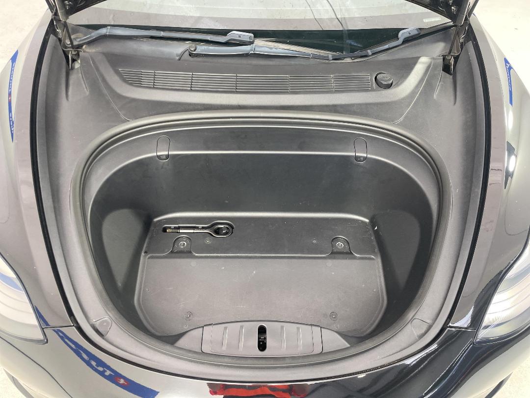 Photo '13' of Tesla Model 3