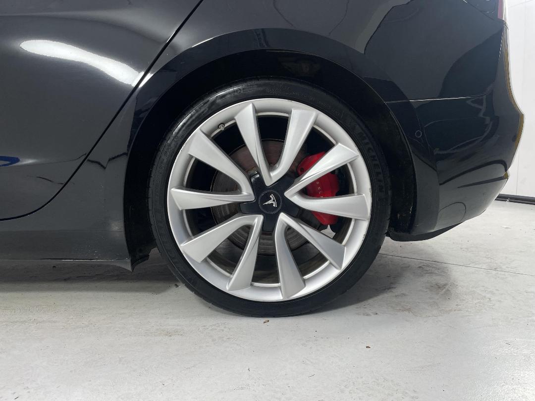 Photo '11' of Tesla Model 3