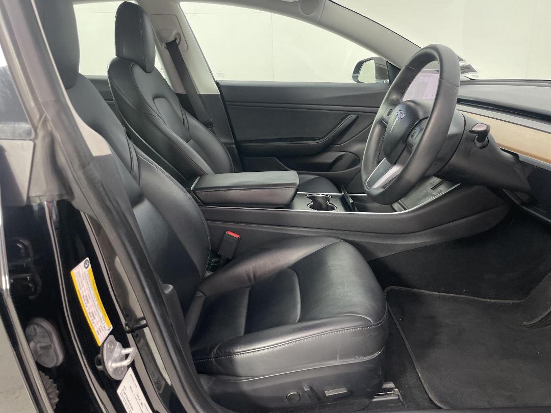 Photo '16' of Tesla Model 3