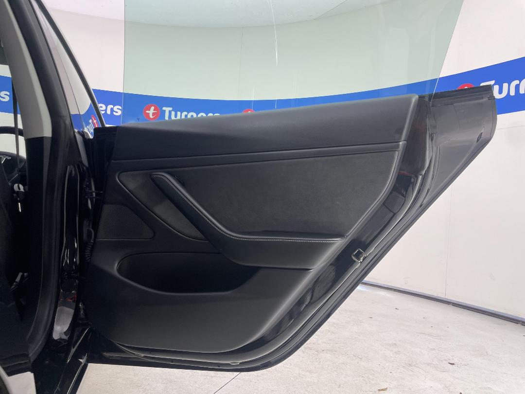 Photo '19' of Tesla Model 3