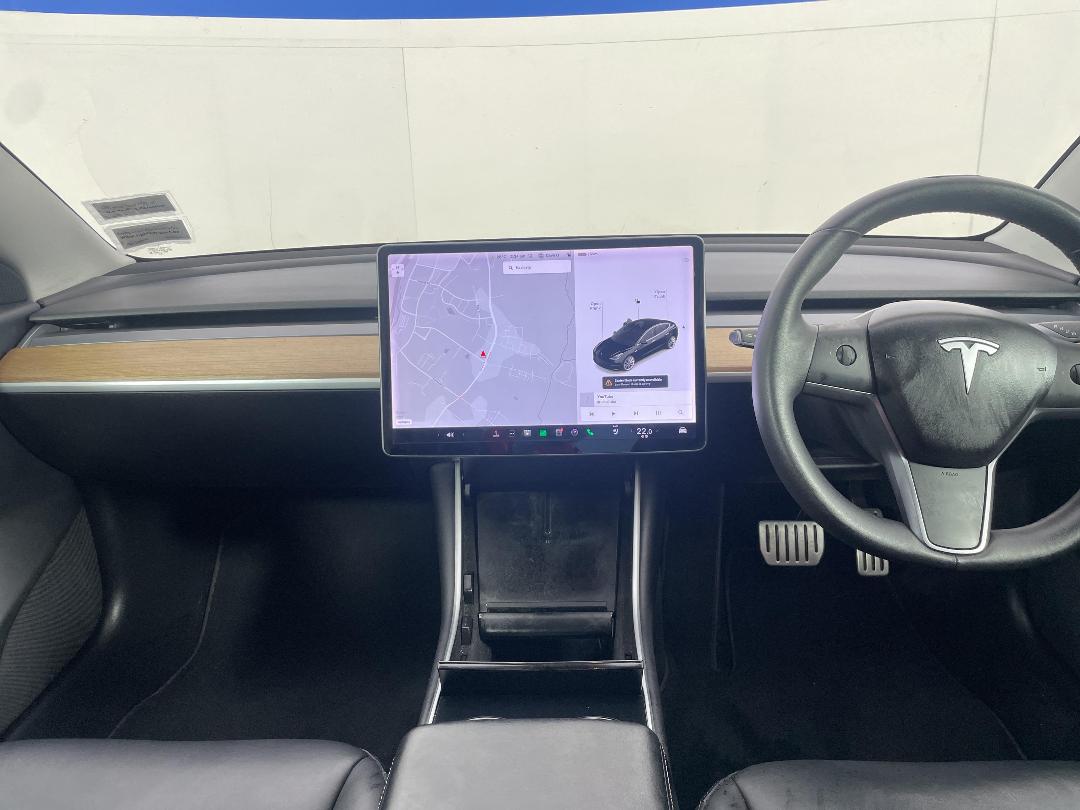 Photo '17' of Tesla Model 3
