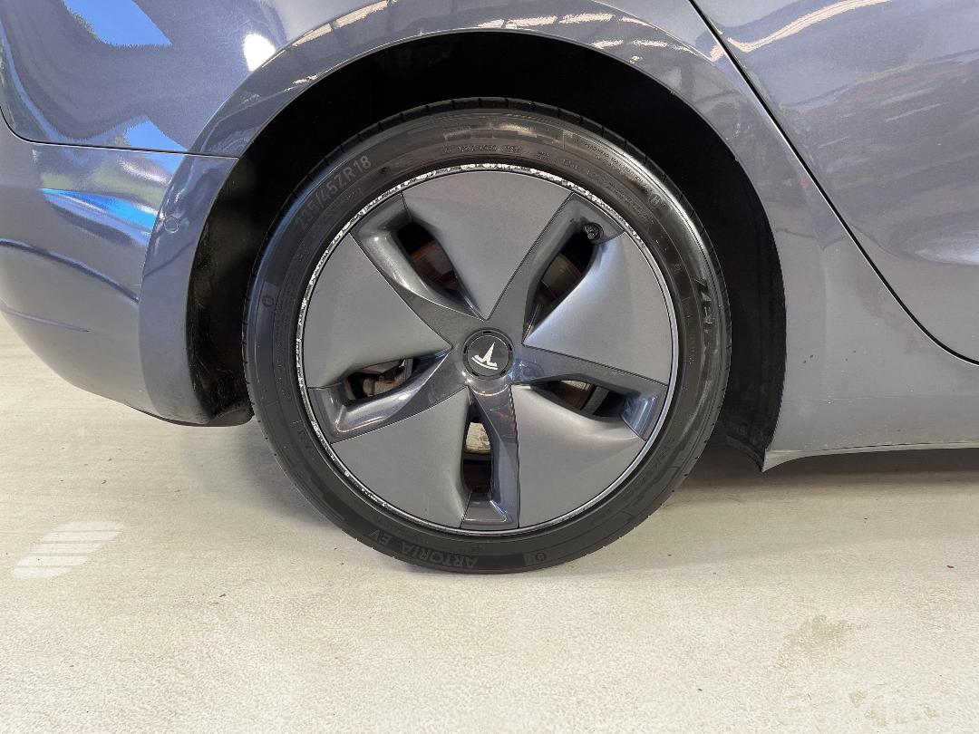 Photo '12' of Tesla Model 3