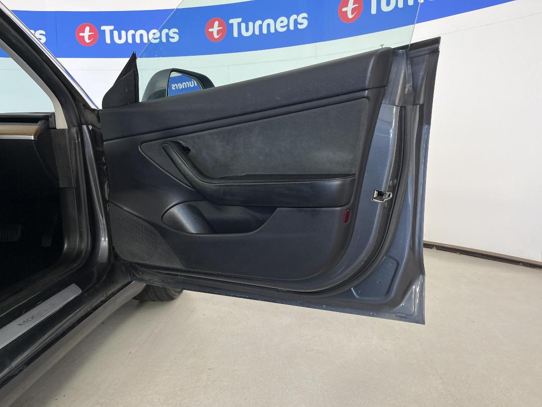 Photo '15' of Tesla Model 3