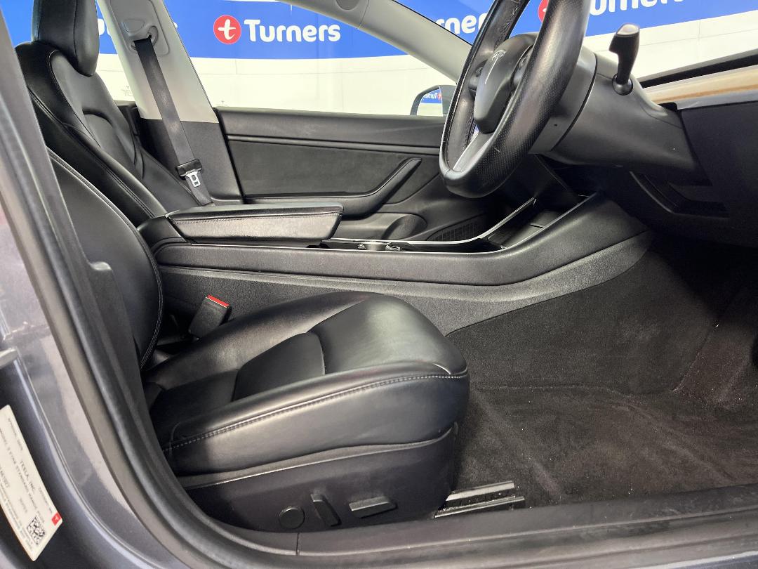 Photo '16' of Tesla Model 3