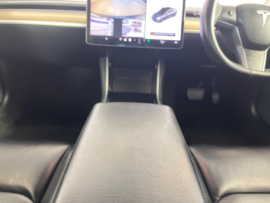 Photo '18' of Tesla Model 3