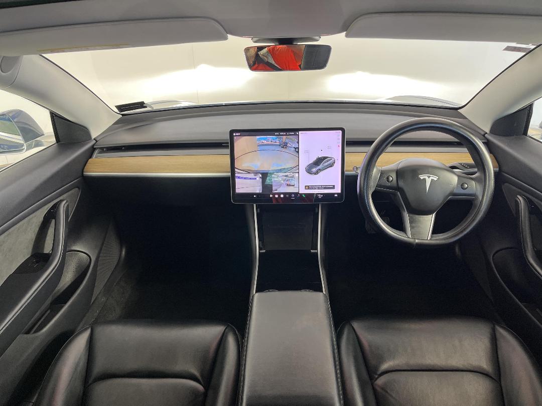 Photo '17' of Tesla Model 3