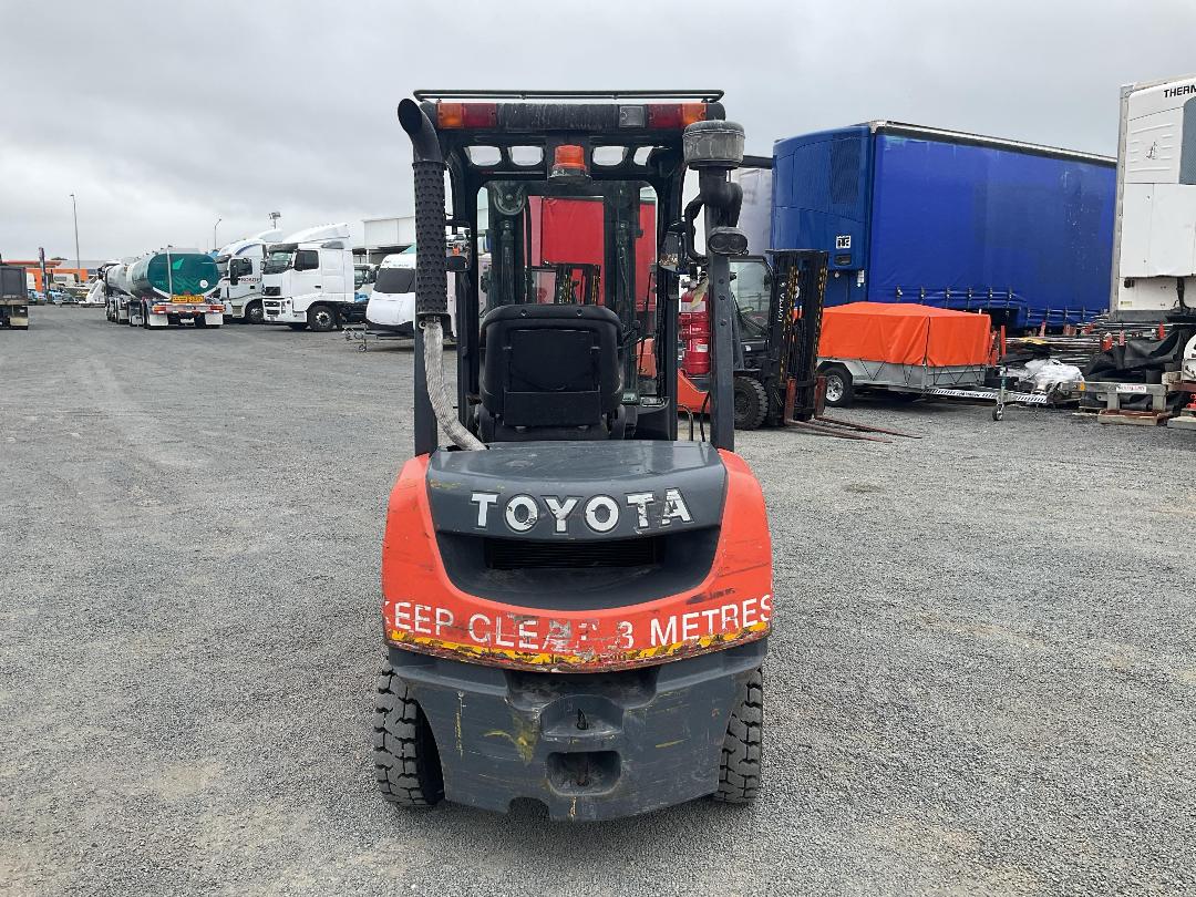 Photo '7' of Toyota 8FD25 Forklift Photo '7' of Toyota 8FD25 Forklift